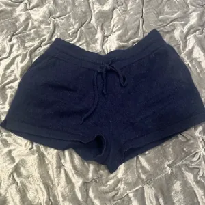 Naked Cashmere 100% Recycled Cashmere 2” Lounge Short (Size S)