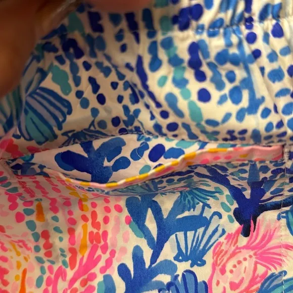 Never worn Lilly Pulitzer Ocean View Shorts in Sway This Way size M