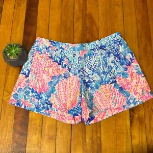 Never worn Lilly Pulitzer Ocean View Shorts in Sway This Way size M