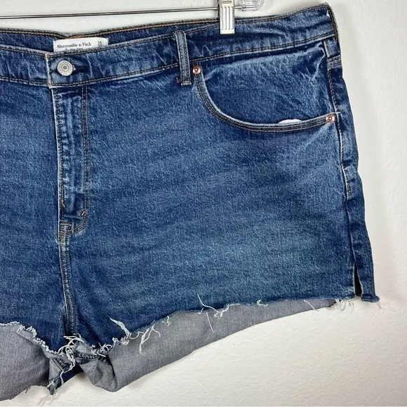 NEW Abercrombie the mom denim shorts size 36 curve love high waist blue