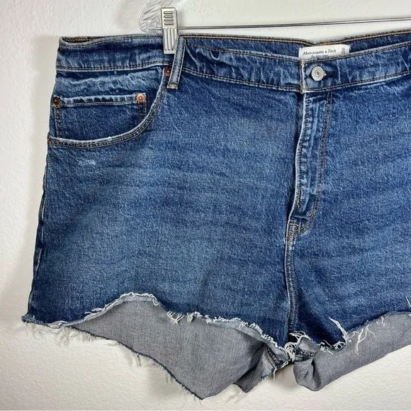 NEW Abercrombie the mom denim shorts size 36 curve love high waist blue