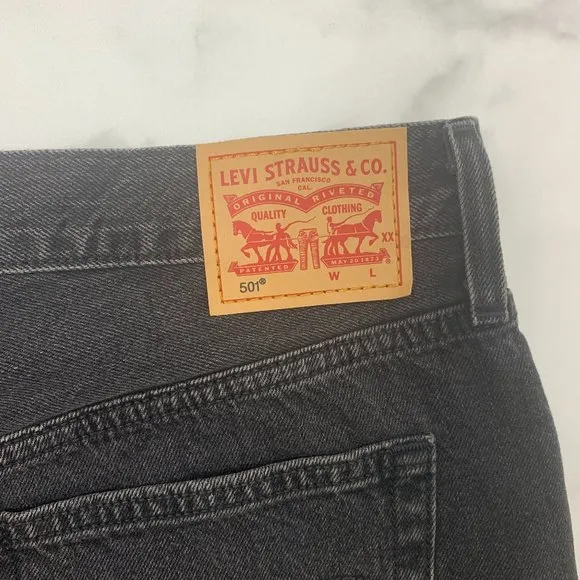 NEW Levis 501 black high rise denim shorts 32