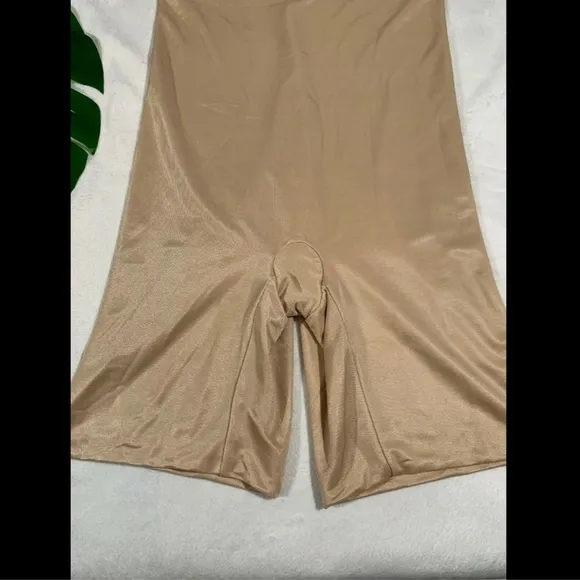 NEW Spanx Power Conceal Her High Waist Mid Thigh Short Shaper [SZ‎ Small ]