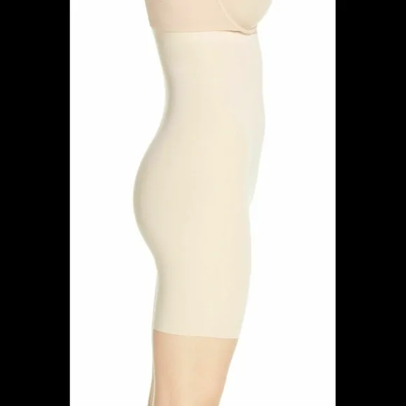 NEW Spanx Thinstincts High Waist Mid-Thigh Shorts Nude [SZ Medium ]‎