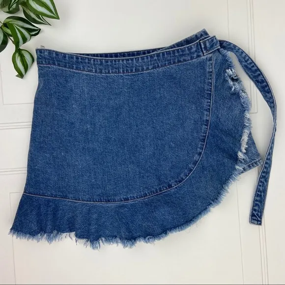 NWOT•DL1961• Hadley Frayed Ruffled Skort
