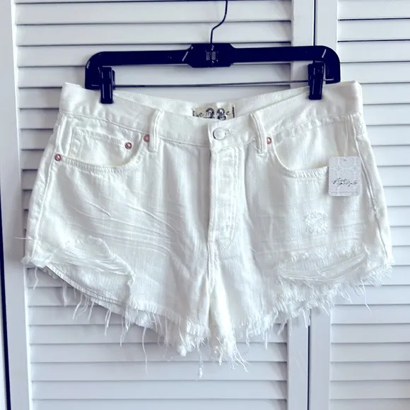 NWT Free People Loving Good Vibrations Shorts! Size 28