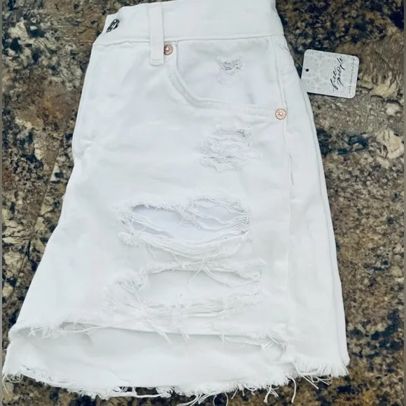 NWT Free People Maggie Mid Rise Shorts