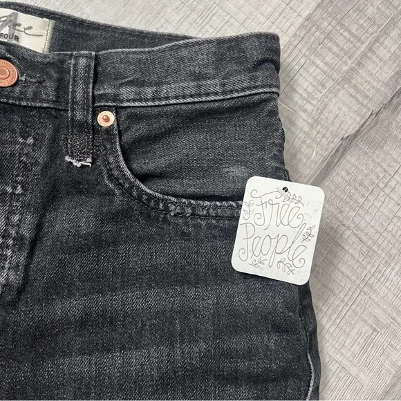 NWT FREE PEOPLE Makai High Waisted black Jean Shorts Size 24