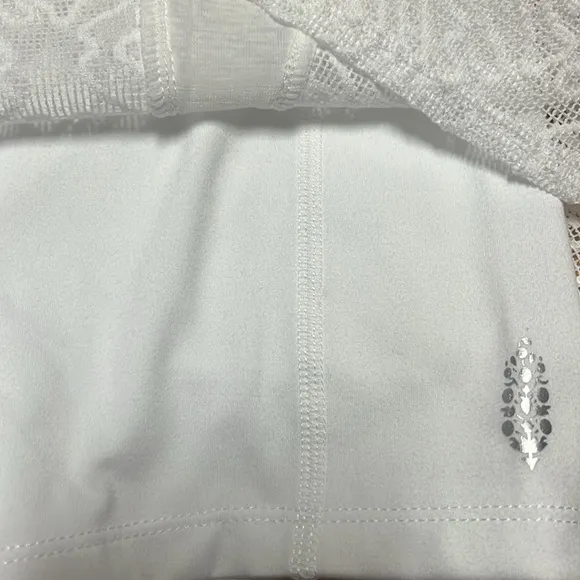 NWT FREE PEOPLE MOVEMENT white/coral skort. Size medium