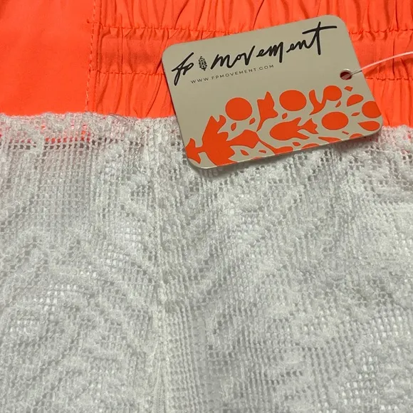 NWT FREE PEOPLE MOVEMENT white/coral skort. Size medium