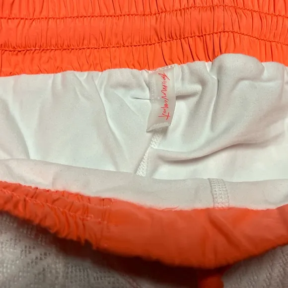 NWT FREE PEOPLE MOVEMENT white/coral skort. Size medium