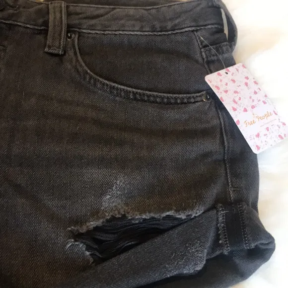 NWT Free People Rolled Hem Cut-Off Denim Shorts sz29