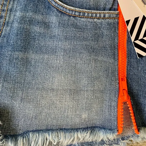 NWT FREE PEOPLE SANDRINE ROSE Denim Shorts w/ Orange Side Zipper Detail, Size 25