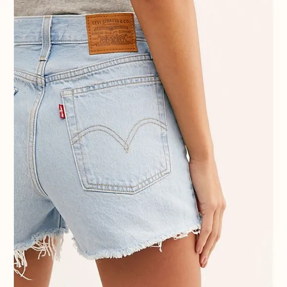 NWT High rise Levi denim shorts