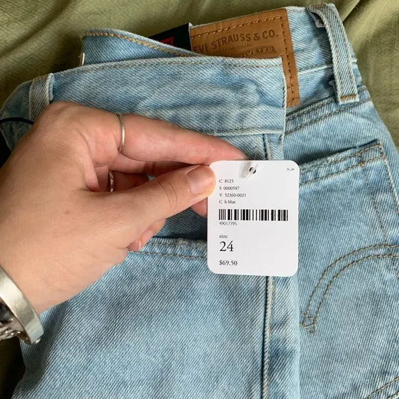 NWT High rise Levi denim shorts