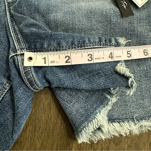 NWT Judy Blue High Waist Tummy Control Frayed Jean Shorts Size XL