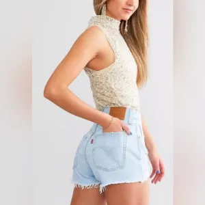 NWT Levi’s 501 High Rise Fitted Distressed Denim Shorts in Blue - 30