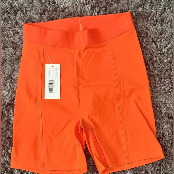 NWT Outdoor Voices SuperForm 5” Shorts in Sundance size Extra small