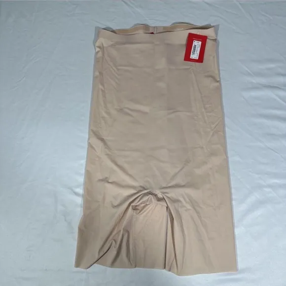 NWT Spanx [ Large ] Thinstincts High Waist Mid-Thigh Shorts in‎ Soft Nude
