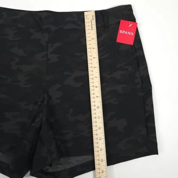 NWT SPANX Sunshine Shorts 6” Black Camo Stretch Shorts with Pockets 50213R Sz XL