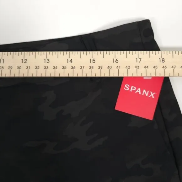 NWT SPANX Sunshine Shorts 6” Black Camo Stretch Shorts with Pockets 50213R Sz XL