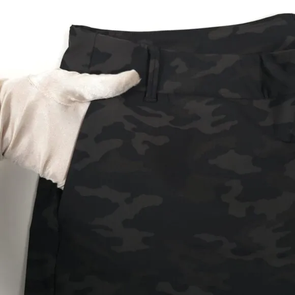 NWT SPANX Sunshine Shorts 6” Black Camo Stretch Shorts with Pockets 50213R Sz XL