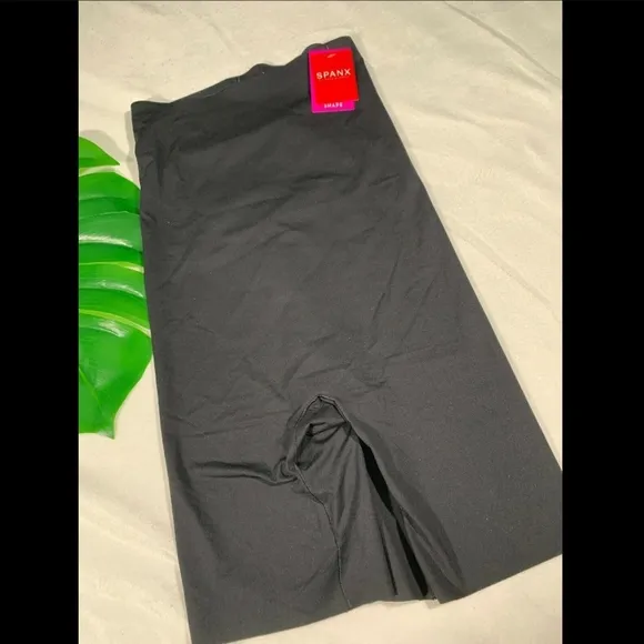 NWT Spanx Thinstincts High Waist Mid-Thigh‎ Shorts Black [SZ Medium ]