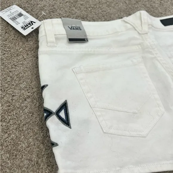NWT Vans Tribal shorts size 9