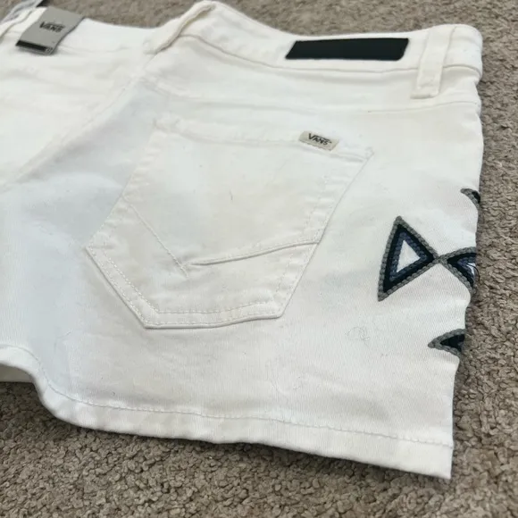 NWT Vans Tribal shorts size 9