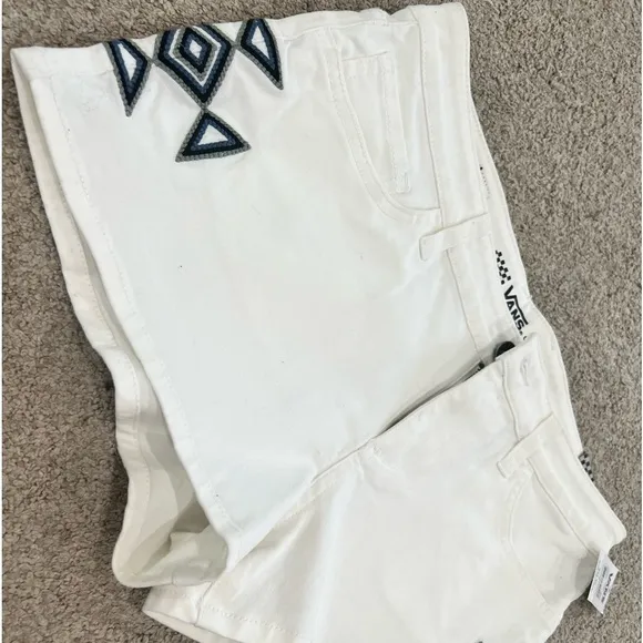 NWT Vans Tribal shorts size 9