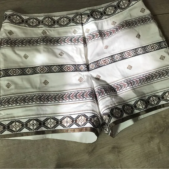 NWT White House Black Market Petite Embellished Shorts, White, Size 12P