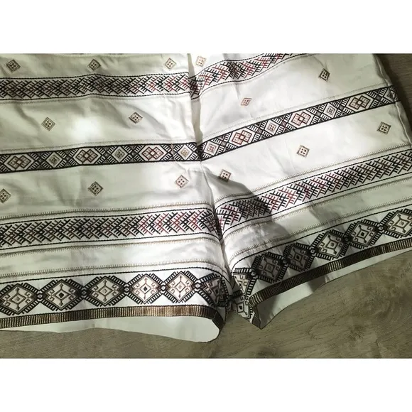 NWT White House Black Market Petite Embellished Shorts, White, Size 12P