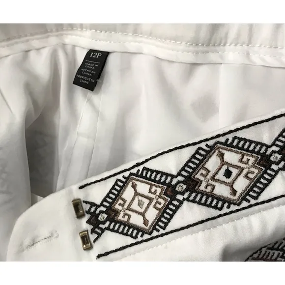 NWT White House Black Market Petite Embellished Shorts, White, Size 12P