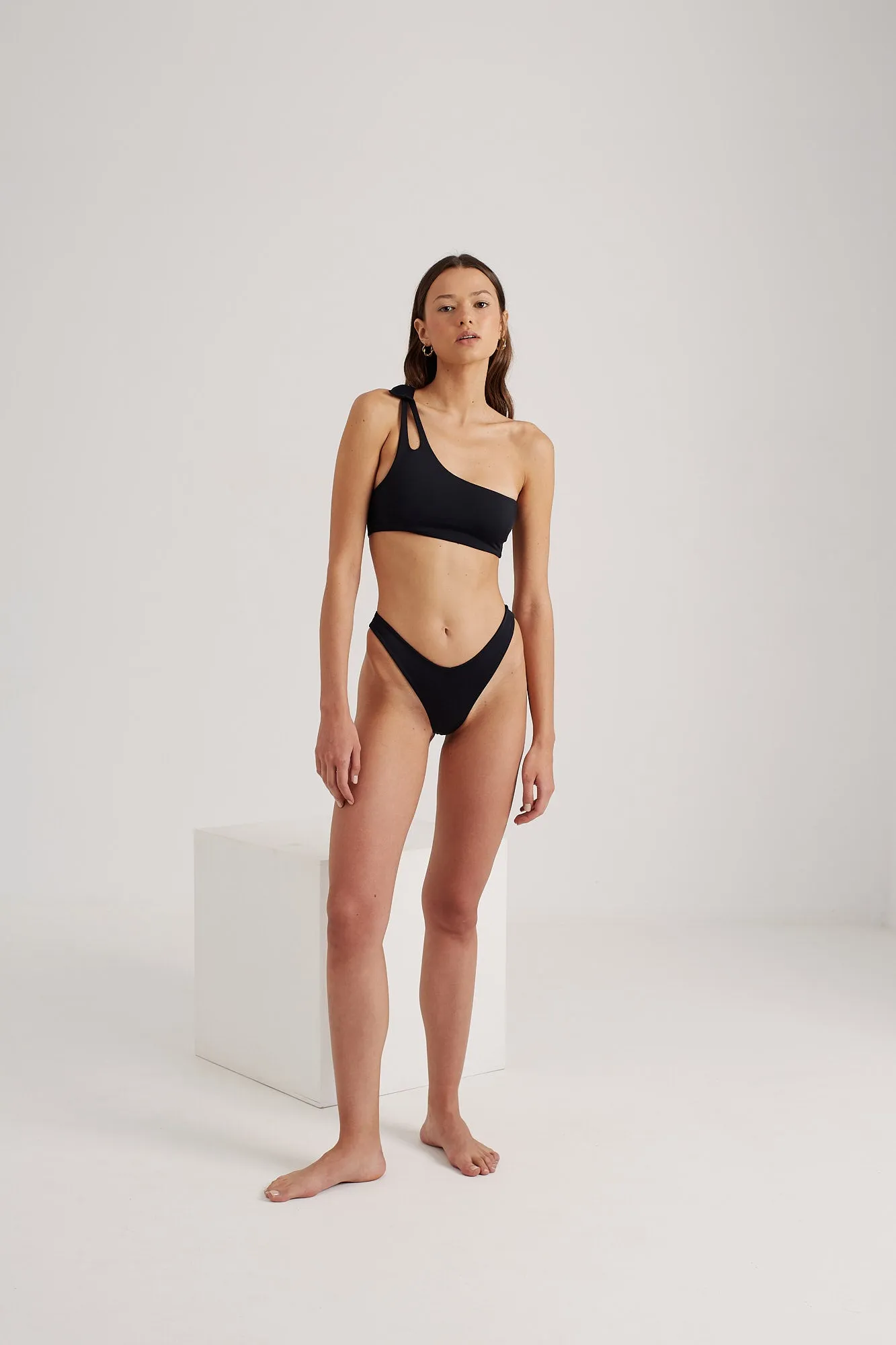 OTTO V- Shaped Bottoms Black