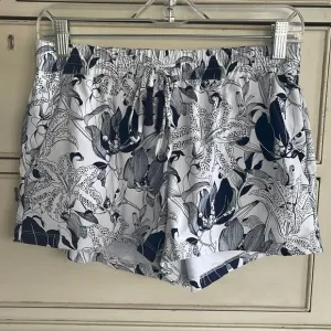 Persifor Shorts Navy and White size XS