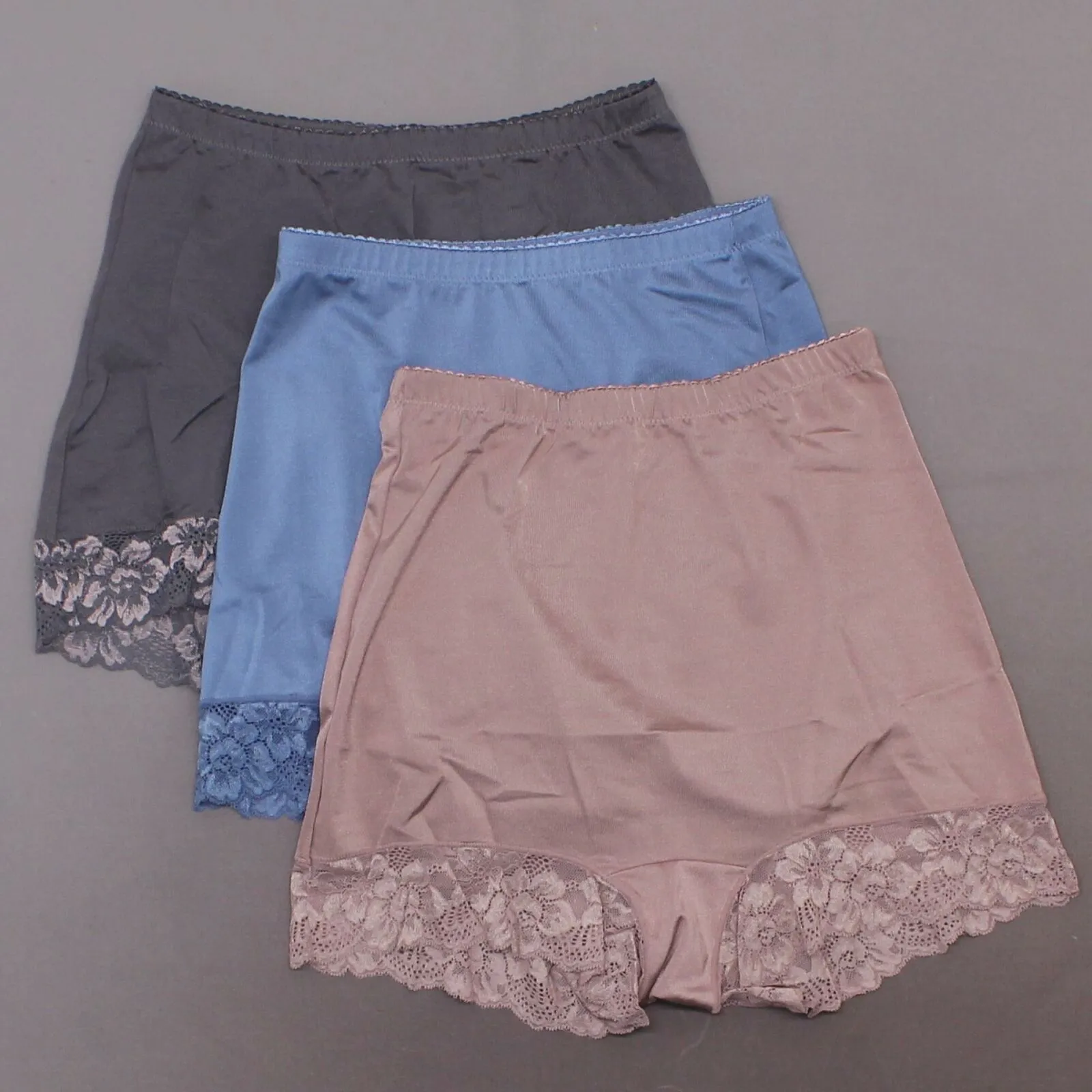 Rhonda Shear Women's 3 Pack Smooth Pin Up Panties with Lace Trim
