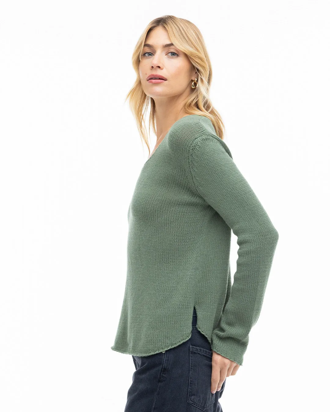 Round Edge V-Neck