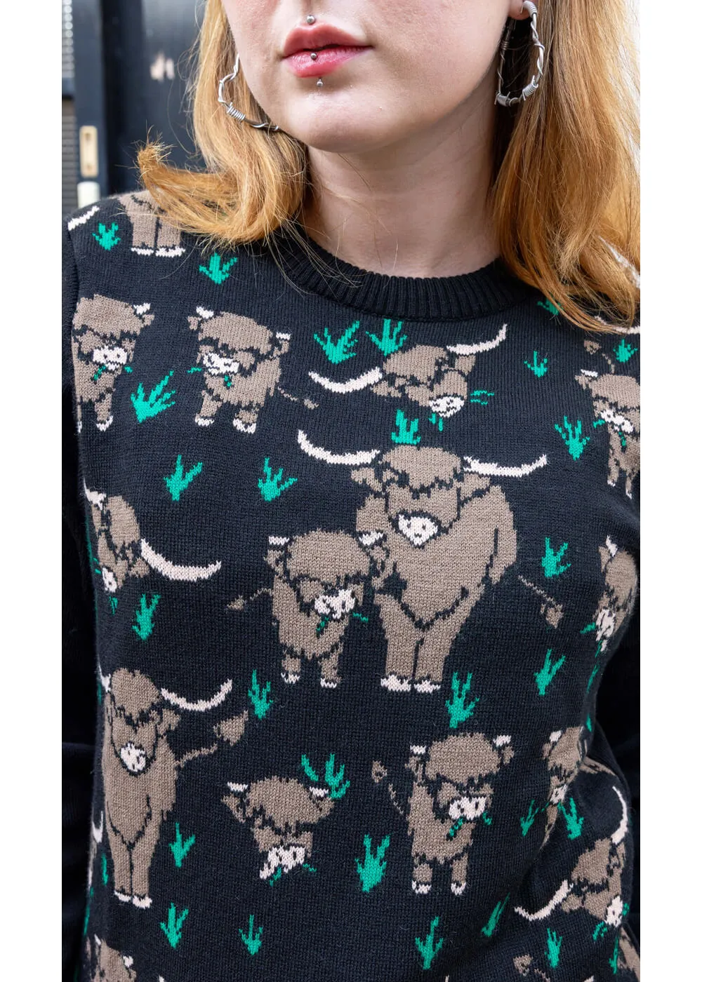 Run & Fly Highland Cows Sweater Black