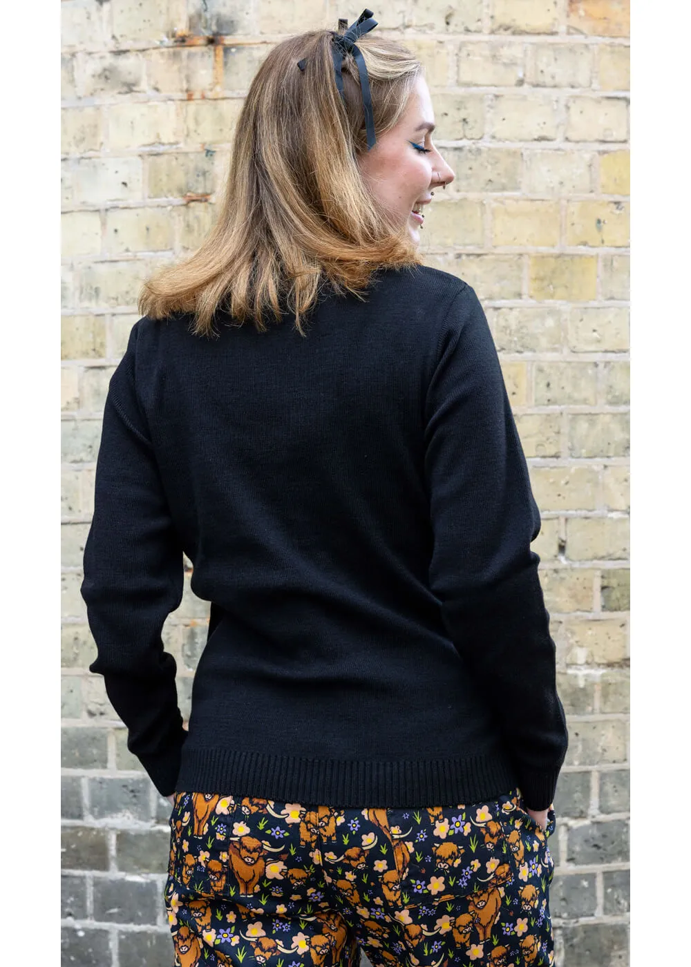 Run & Fly Highland Cows Sweater Black