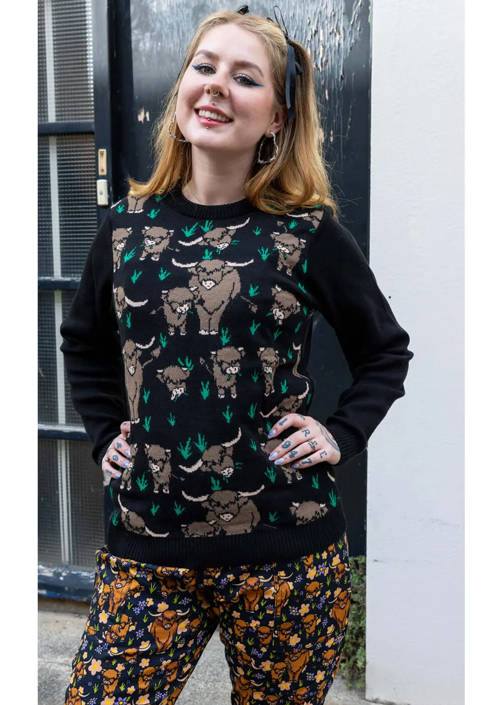 Run & Fly Highland Cows Sweater Black