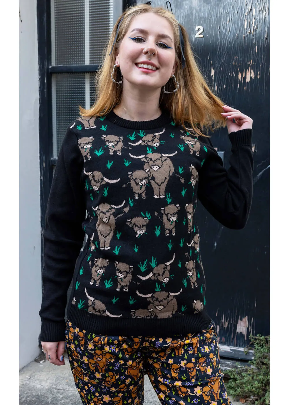 Run & Fly Highland Cows Sweater Black