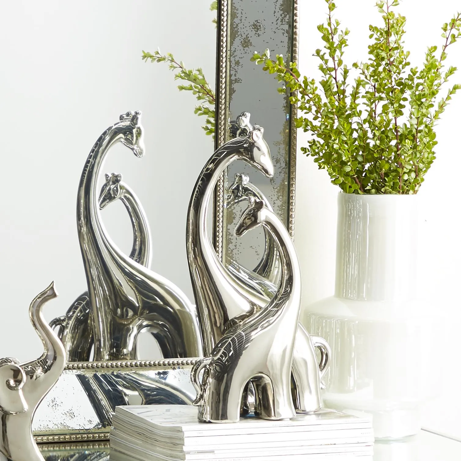 SILVER CERAMIC HUGGING GIRAFFES