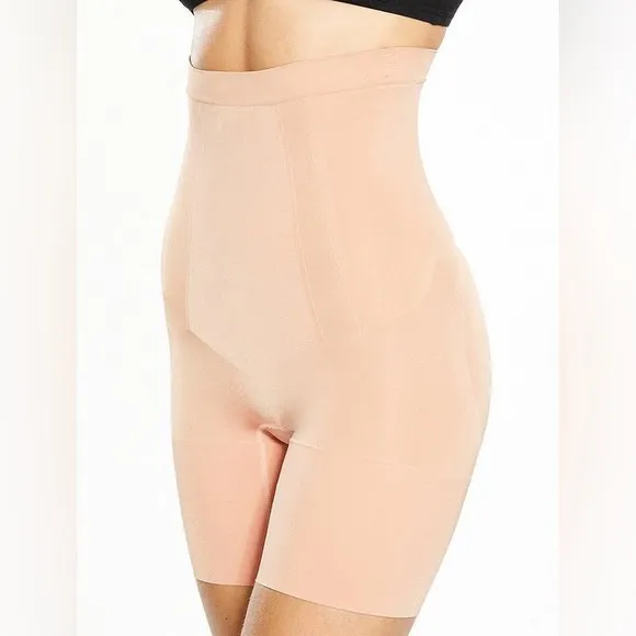 ✨SPANX✨Oncore High Waisted Mid-Thigh Shorts in Soft Nude