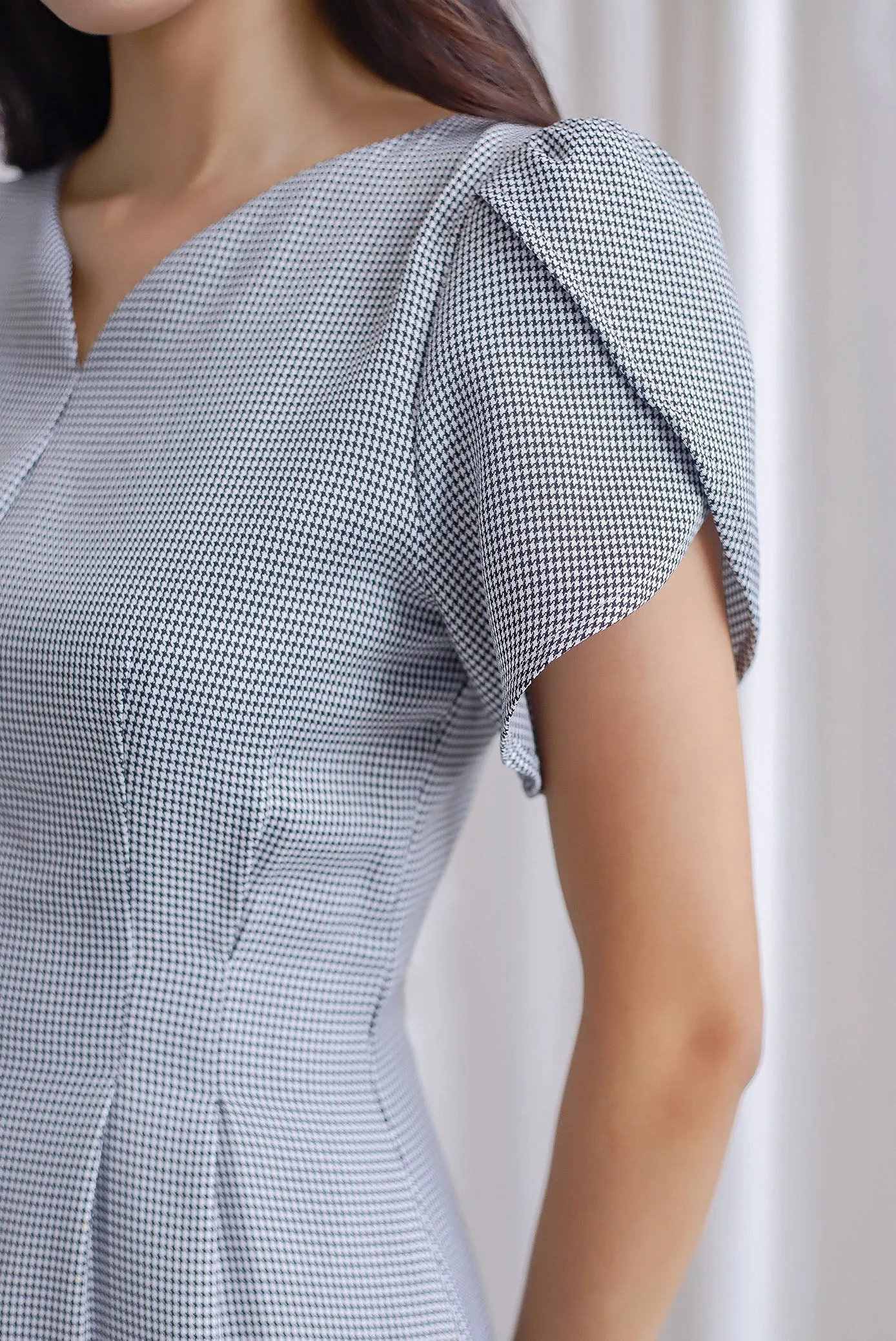 TDC Poesy Tulip Sleeve Work Dress In Houndstooth