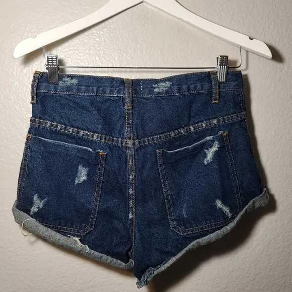 Tobi mega distressed denim Shorts