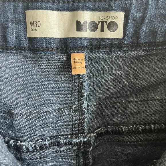 Topshop Women's High Rise Dark Wash Jean Denim Shorts Size 30