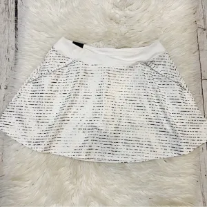Under Armour NWT 1344209 White &amp; Silver Metallic Links Printed Skort Medium