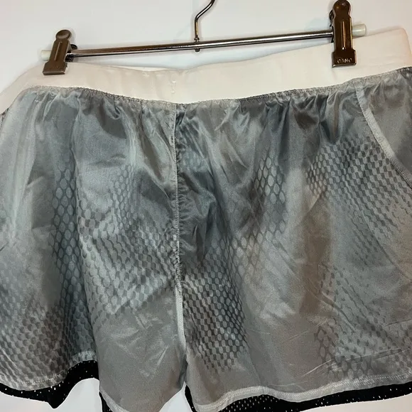 Under Armour women layered mesh Shorts size L
