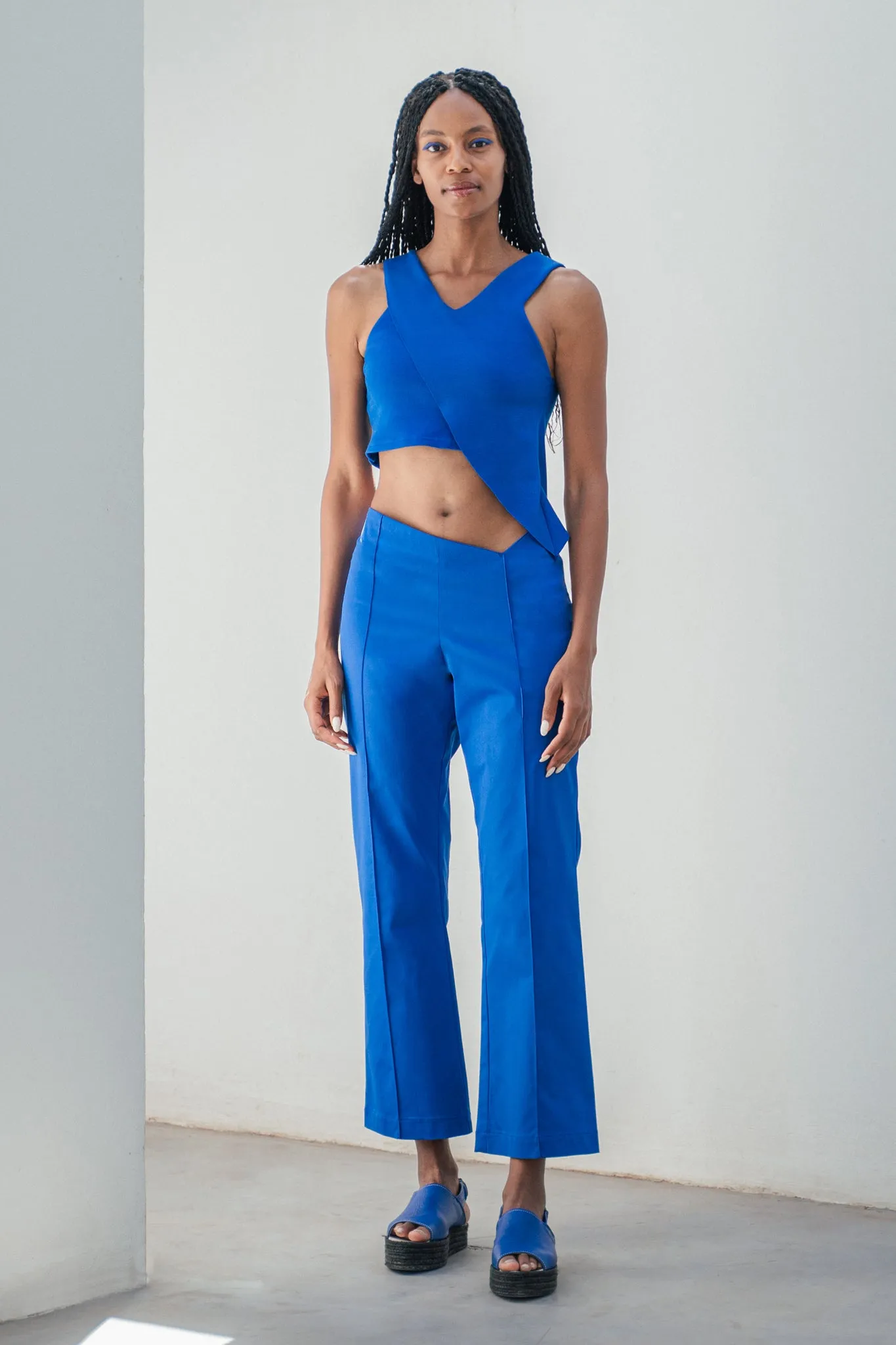 V-shaped waist pants