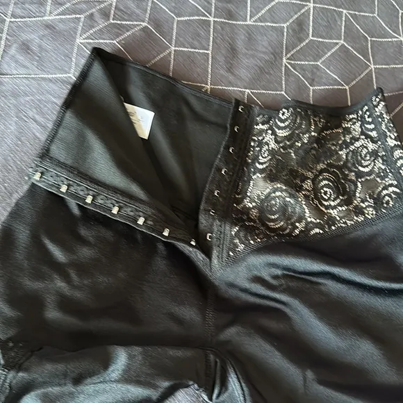 Vedette 507 Dana High Waist Mid Thigh Panty Enhancer W Front Closure Blk Size 36